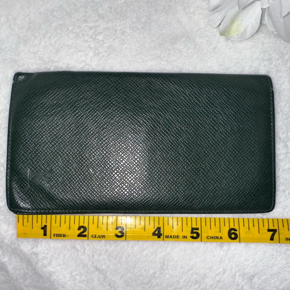 AUTHENTIC MEN'S LOUIS VUITTON BLACK GREEN TAIGA LEATHER PORTE CARTES LONG WALLET - Picture 2 of 12